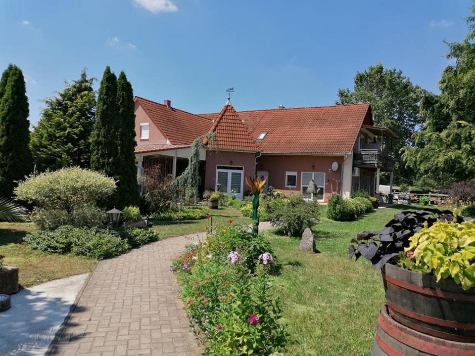 Bed and Breakfast Hartmann Panzió Barcs Exterior foto